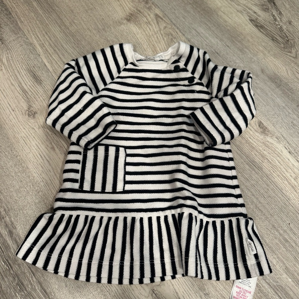 Black and White Ruffled Casual Dress with Raglan Sleeves